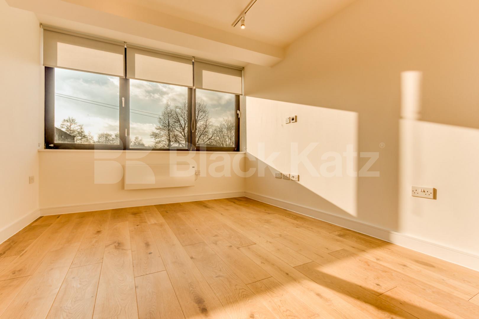 			PRICE REDUCTION, 1 Bedroom, 1 bath, 1 reception Apartment			 Pembroke Road, Muswell Hill